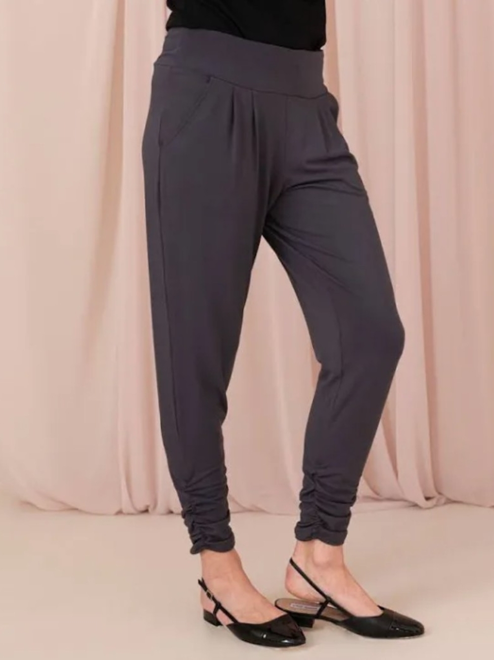Encircled The Dressy Sweatpant Dark Grey